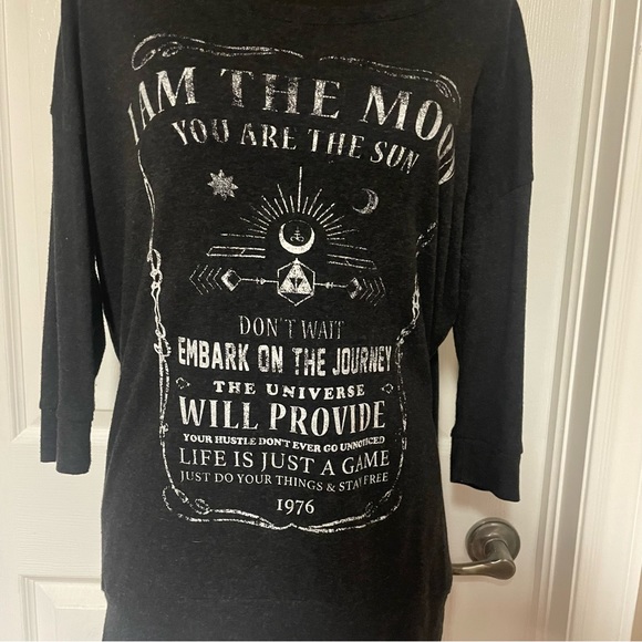 Womens top - Picture 2 of 6